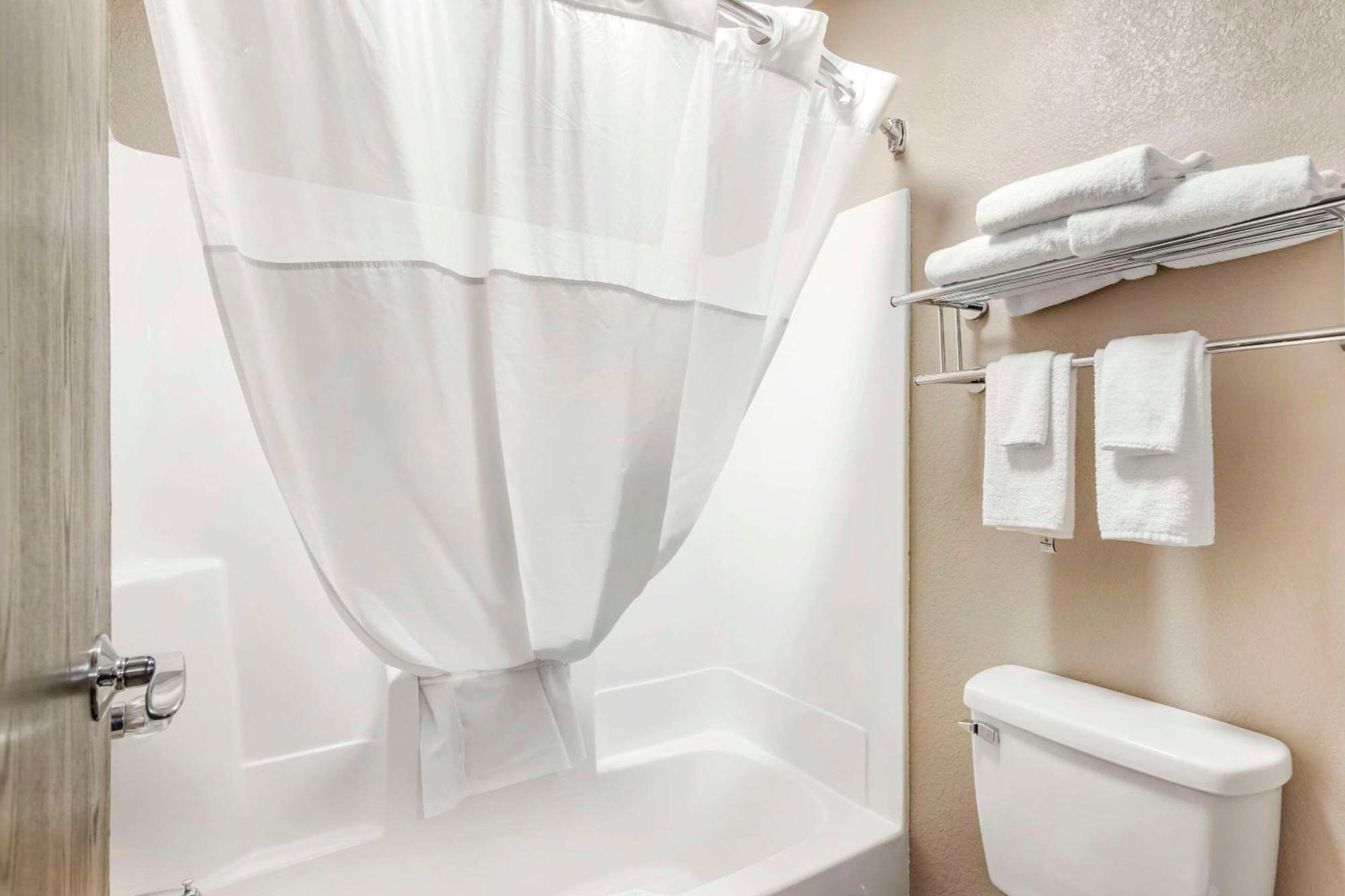 Quality Inn & Suites Делавэр Экстерьер фото